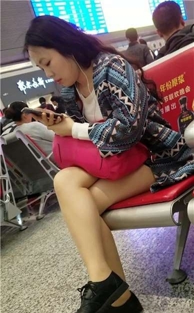 4k-候车室拍摄高颜值极品美腿女神