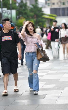 超极气质破洞紧牛女友 [23P]