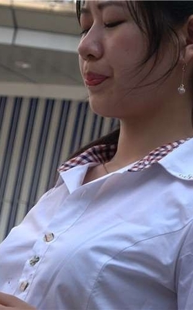 4k-白衬衫丰满尖嘴高跟鞋街拍美女