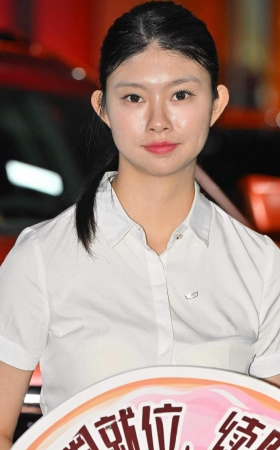 26821-21-55√凯迪拉克-黑丝清秀女生 10P