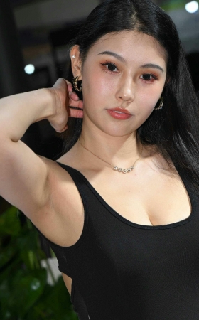 26328-26-58√玉腿黑丝夏姿都坐车头盖上了呢 11P