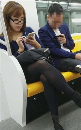 4k-地铁上偶遇极品黑丝小清新眼镜美眉