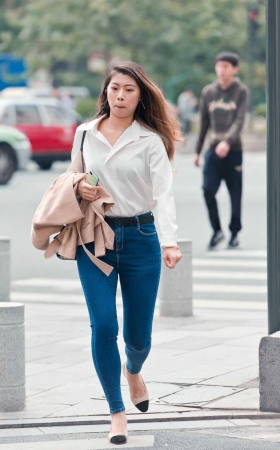 丰硕的紧牛女郎 [13P]
