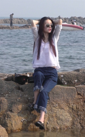天生丽质逆天颜值白衬衫牛仔裤小清新美女