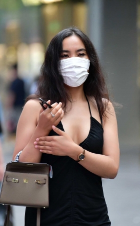 ★笑呵呵丰腴黑裙美女 [16P]