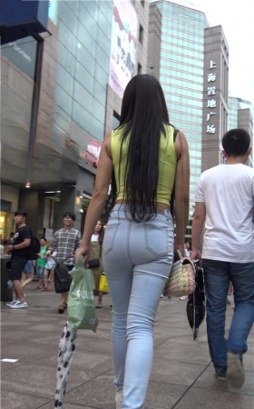 牛仔紧身裤长发美女