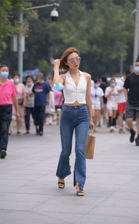 百搭喇叭牛仔裤
