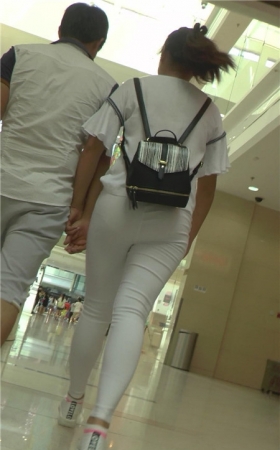 白裤紧身妹子