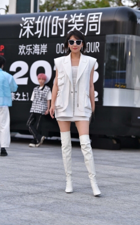 长腿长袖高挑美女 [21P]
