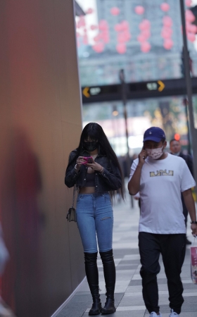 高挑的牛仔美眉