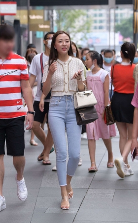 熟悉的高挑紧牛女友 [18P]