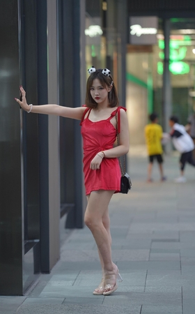 目若秋水 窈窕佳人
