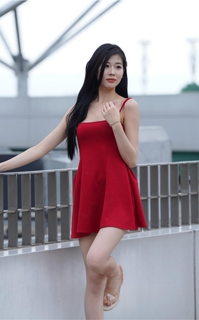 红色吊带裙小姐姐【套图+视频】