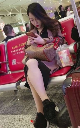 4k-高铁站候车室拍摄极品长腿性感女神姐姐