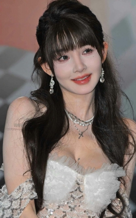 26529-8-93√绝色美人-依然-美腿美足 14P