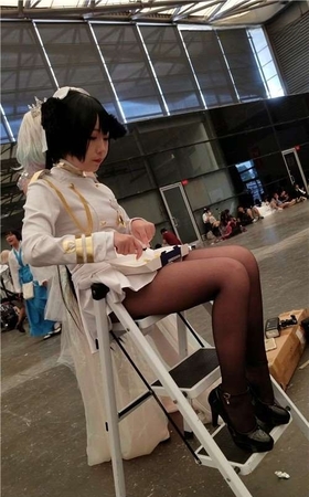 展会的角色扮演黑丝女孩 [697 MB/mp4]