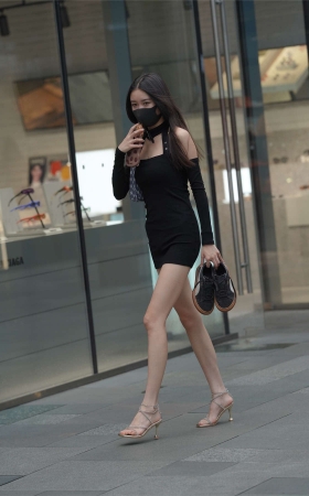简约黑裙