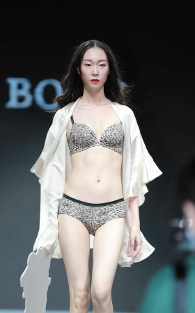 某商场MY BODY内衣秀-8位模特演绎 8P