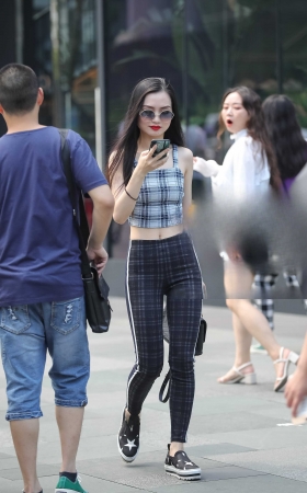 爱笑的女孩 [13P]