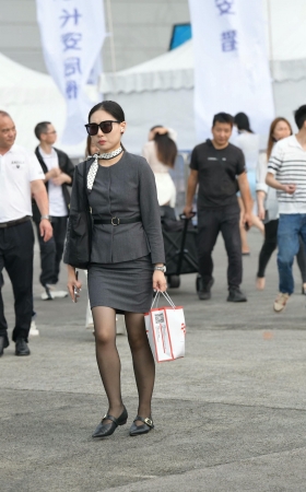 工装制服嘿丝美女 [18P]