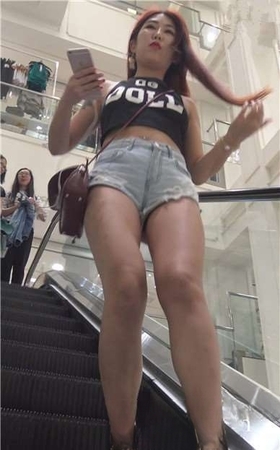 4k-极品劲爆身材超短热裤圆臀美女姐姐逛服装店 [3.06 GB]