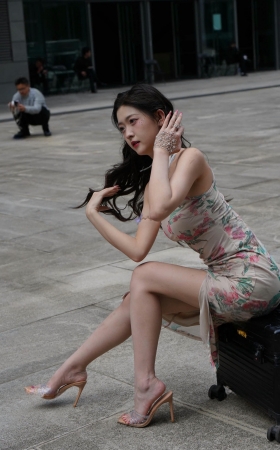 花裙子美足高跟网红 任绵绵 【图片➕视频】 [22P]