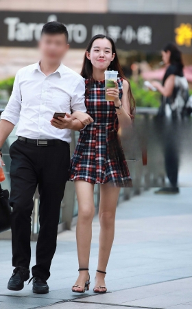 连衣裙，裸腿，美女 [12P]