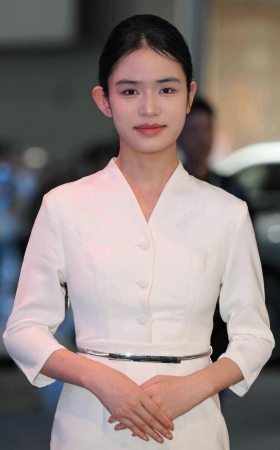 251121-30-49√美-一双肉丝美腿的青春美女 7P