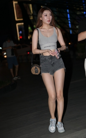 小背心热裤 [19P]