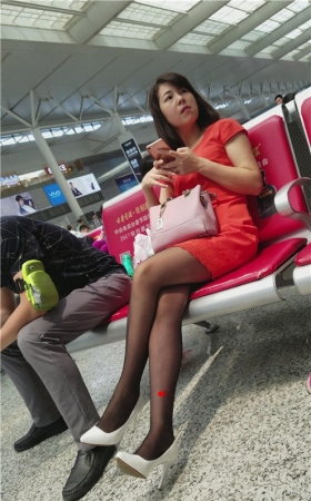 红裙黑丝美熟