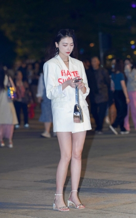 时尚美腿小姐姐 [14P]