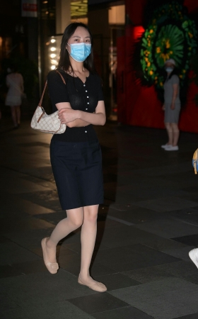 夜拍丝腿平底鞋小姐姐 [17P]