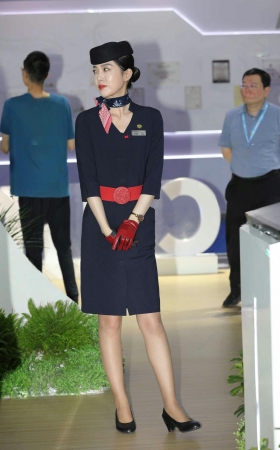 东航空姐气质高雅棕色丝质感视觉太赞  了 10P