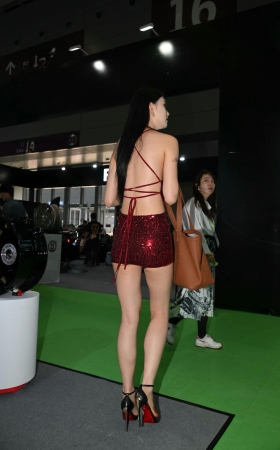 深V事业线长腿高跟美女 [19P]