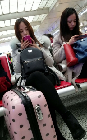 黑色打底丝袜包臀短裙细腿长发漂亮美女