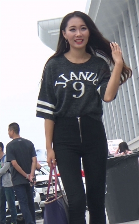 漂亮的脸蛋标准的大美妞
