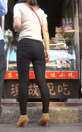 丰臀紧身黑裤高跟鞋知性美女姐姐