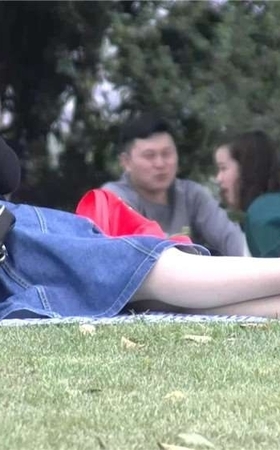草地上的极品丝袜美足美眉 [1.10 GB/MP4]