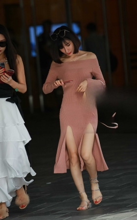小姐姐的修身连衣裙美极了 [21P]