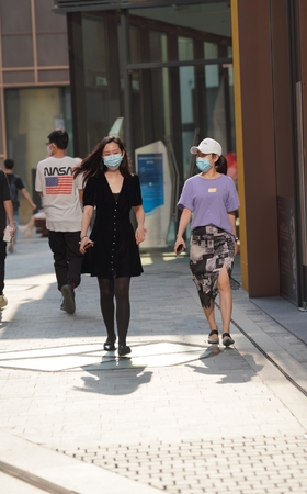 黑丝口罩美女