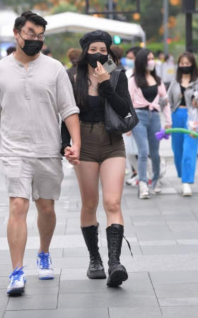 紧致热裤女友 [19P]