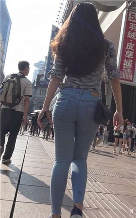 4k-青春活力紧身蓝牛美女服装店买买买 [2.05 GB]