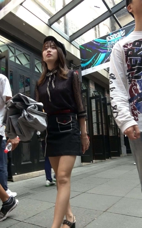 4K – 街拍黑色蕾丝裙街拍美女 [2.19 GB/MP4]