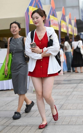 25611-34-55√大白腿-红鞋美女 11P