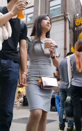身材极好漂亮的紧身包臀裙美女