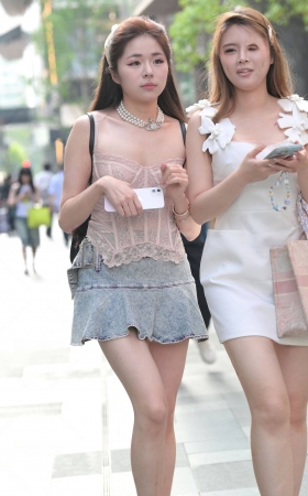 短裙美腿小妹 [21P]