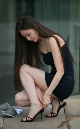 抹胸裙气质美女-敏敏 【图片➕视频】 [23P]