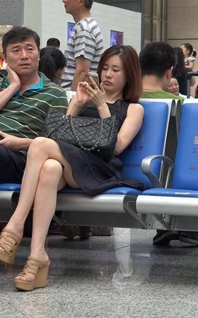 4K – 街拍长腿MM的高分美足 [621 MB/MP4]