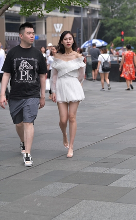 纯洁的美腿女友
