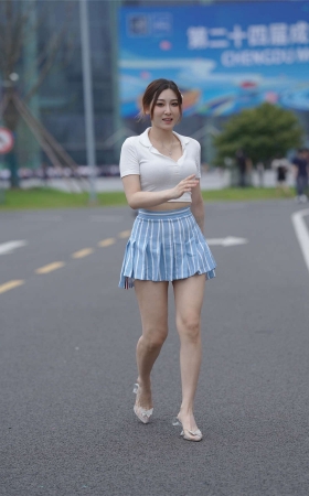 一颦一笑 目若秋水